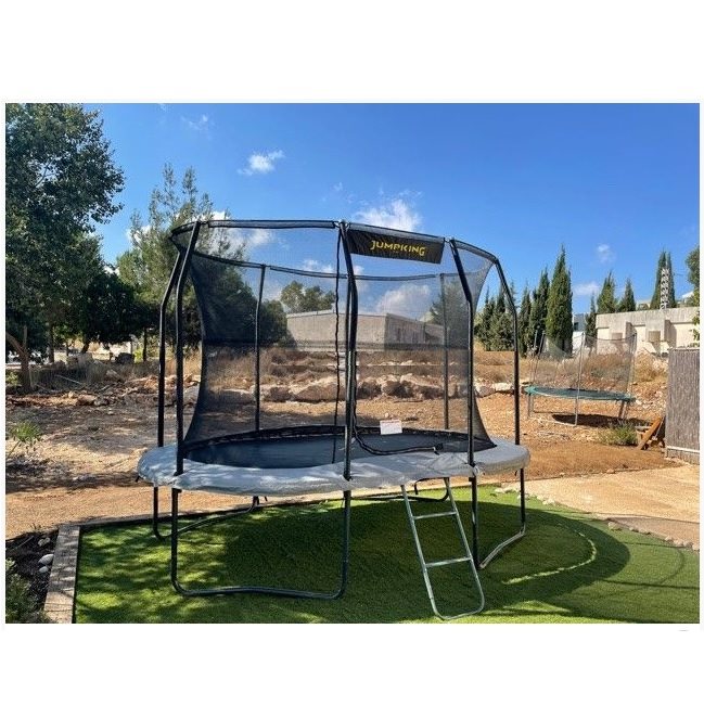 טרמפולינה אובלית לחצר 900006 בגודל 2.7/4.0 מטר עם רשת פנימית JUMPKING קומבו פרו