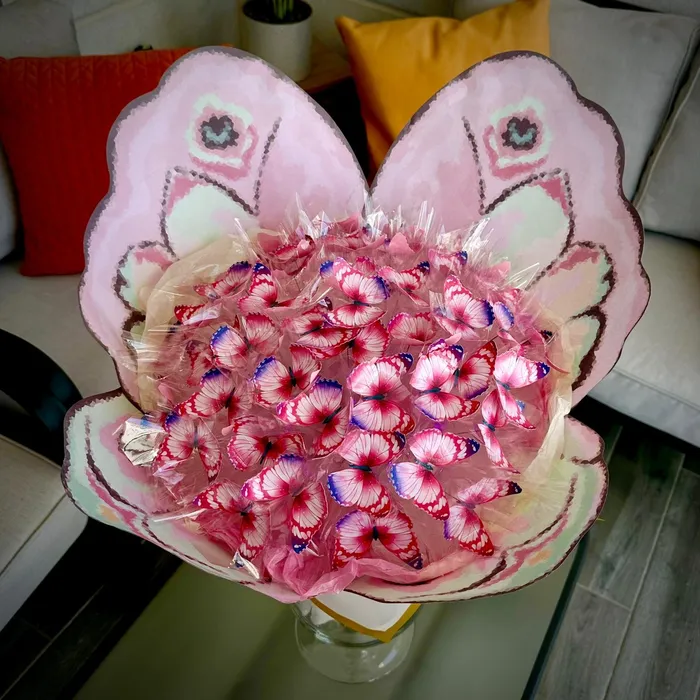 זר פרפרים עם אורות לד 242416 עבודת יד מבית CITYSPORT